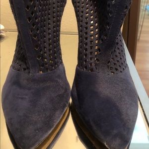 Saks Red label navy booties